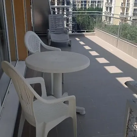 公寓 Sunny Huge With 2 Big Rooftop Balconies Just Across Supermarket Mladost 阳光海滩